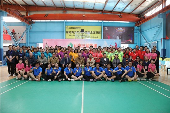 一拍即出 谁与争锋――yl6809永利集团第五届“三箭杯”职工羽毛球比赛圆满结束