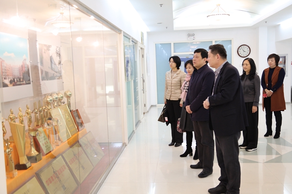 济南市税务局到yl6809永利集团走访调研