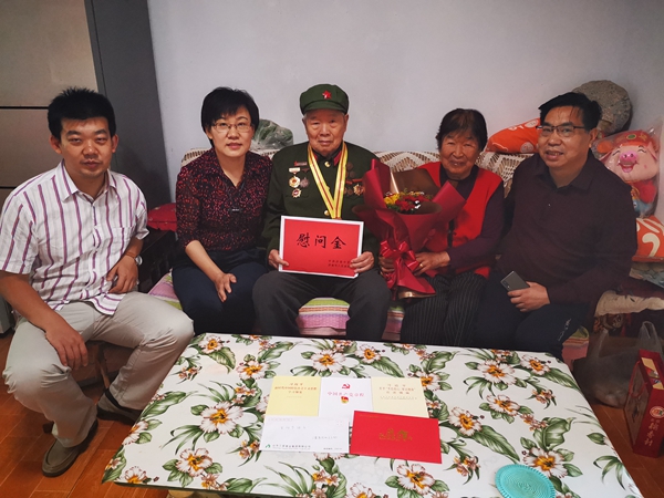 yl6809永利集团在新中国成立70周年前夕走访慰问离休老干部