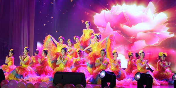 1581562149280422.jpg 1-02、房地产公司、物业公司开场舞《春海》 (2).jpg