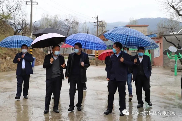 精准扶贫｜yl6809永利集团董事长杨承林调研脱贫攻坚 ，确保工作成效