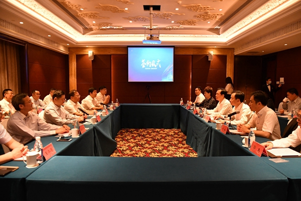 市中区政府、中国铁塔山东省分公司、yl6809永利集团举行项目合作签约仪式